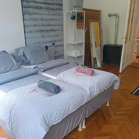 Nusi Βουδαπέστη